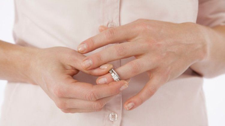 
Bệnh nhân tháo bỏ mọi trang sức trước khi tiến hành chụp
