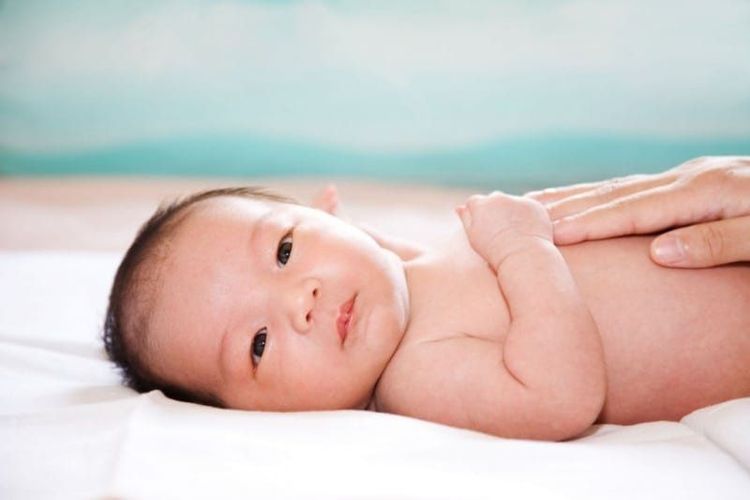 
Cho dù em bé của bạn có được quấn vào hay không, bạn phải luôn chú ý để mắt đến trẻ
