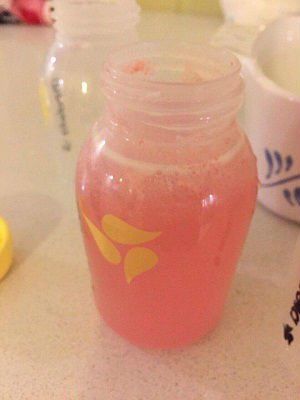 
Vi khuẩn Serratia marcescens làm sữa mẹ chuyển màu hồng
