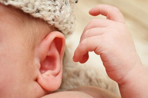 
Viêm tai giữa cấp do sởi là biến chứng thường gặp đối với trẻ em dưới 5 tuổi
