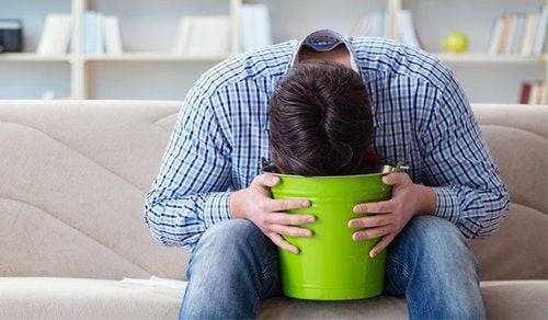 
Đau đầu kéo dài không rõ nguyên nhân có thể gây buồn nôn
