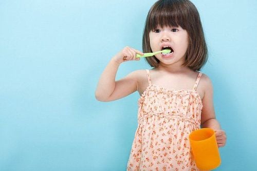 
Càng lớn hơn, trẻ sẽ càng muốn học và tự làm nhiều việc hơn
