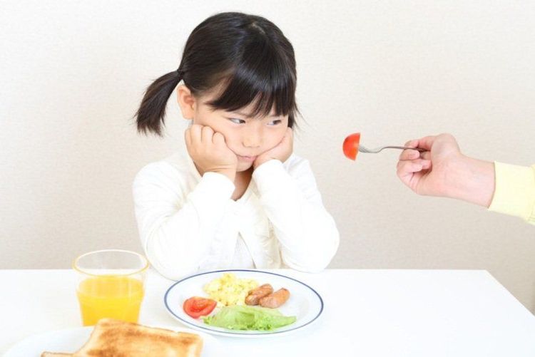 
Một số tai biến có thể xảy ra khi phẫu thuật dính khớp quay trụ trên bẩm sinh như: rối loạn dinh dưỡng, phồng rộp da,...
