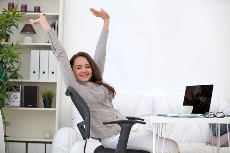 
Vươn vai và đi lại sau 2 tiếng ngồi làm việc
