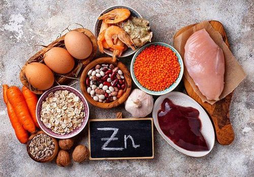 
Trẻ suy giảm miễn dịch do thiếu kẽm có thể bổ sung kẽm qua sữa mẹ hoặc thức ăn
