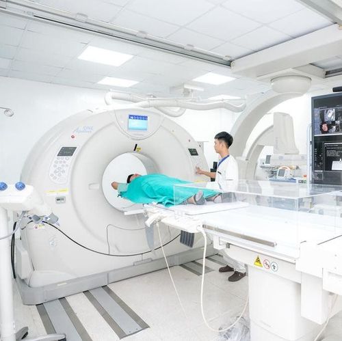 
Chụp CT hoặc MRI chuẩn đoán u tuyến nước bọt mang tai
