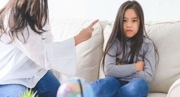 
Cần giữ một khuôn mặt và thái độ nghiêm khắc khi thấy trẻ lần đầu nói tục, thô lỗ
