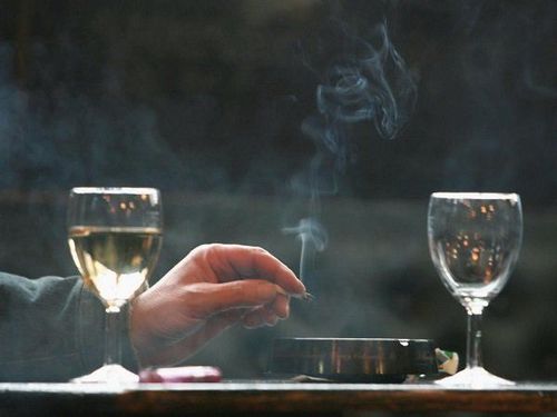 
Lạm dụng rượu và thuốc lá làm tăng nguy cơ mắc các bệnh tuyến tụy
