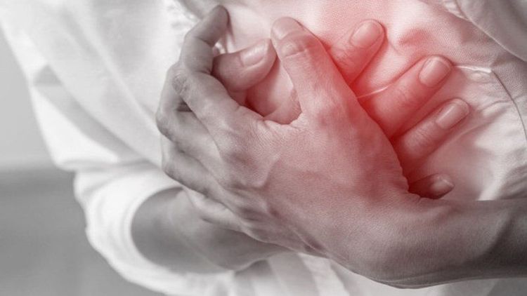 
Sau phẫu thuật, có thể xảy ra tai biến như đau ngực dữ dội
