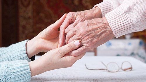 
Khi con người già đi, họ có nhiều khả năng gặp phải một số tình trạng cùng một lúc
