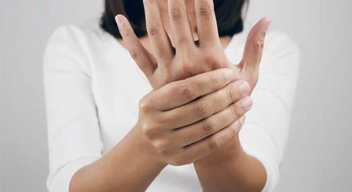 
Viêm đa dây thần kinh có thể là nguyên nhân của hội chứng khóa trong
