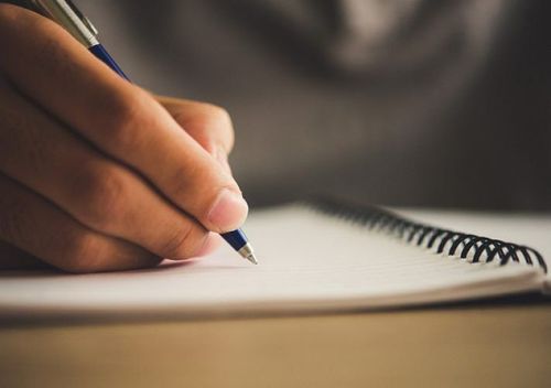 
Cất suy nghĩ tiêu cực vào cuốn nhật ký của bạn
