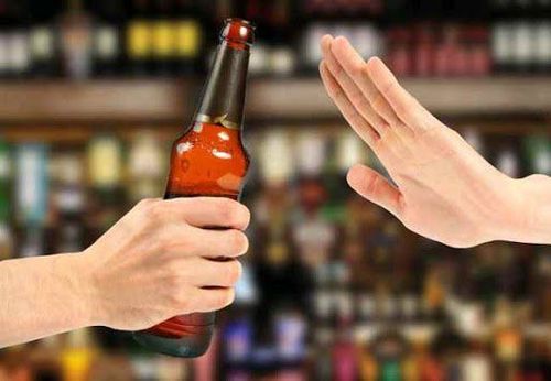 
Tránh xa rượu bia là một trong những biến pháp phòng ngừa tai biến mạch máu não
