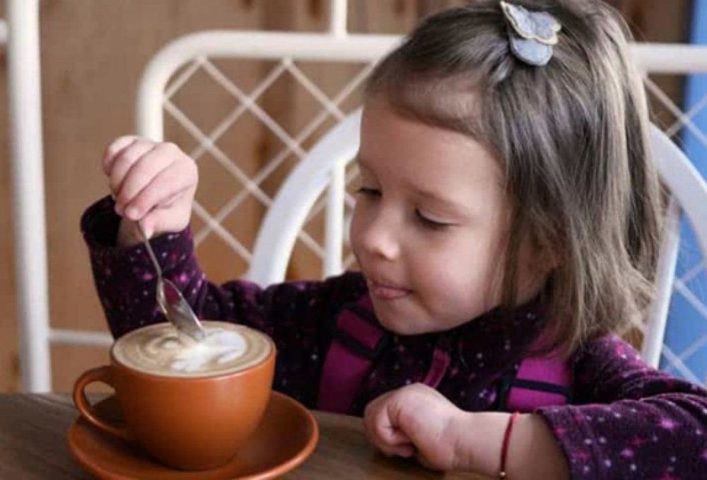 
Giải đáp trẻ em uống cafe có tốt không?
