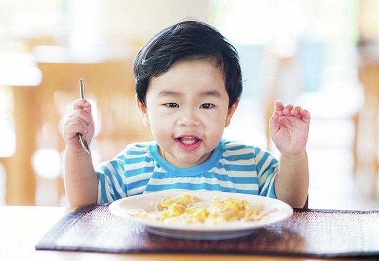 
Bé 16 tháng ăn cơm được chưa là vấn đề được nhiều cha mẹ quan tâm
