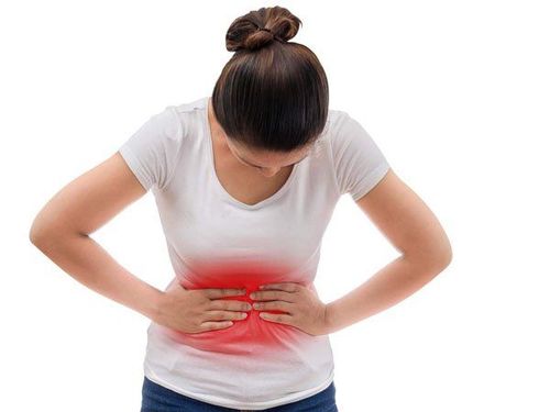 Khi bước vào chu kỳ kinh nguyệt, người bệnh có thể bị đau quặn ở bụng dưới, đau lưng hoặc đau tức ngực. 