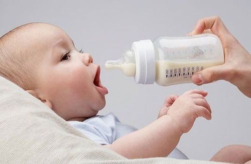 
Phòng tránh sặc sữa ở trẻ sơ sinh như thế nào
