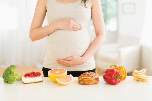 Chế độ dinh dưỡng phù hợp có thể kiểm soát đường huyết cho mẹ, vừa cung cấp đầy đủ dinh dưỡng cho thai nhi phát triển. 
