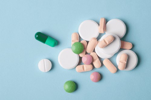 
Nếu đang sử dụng các loại thuốc có thể làm tăng nguy cơ chảy máu như aspirin, ibuprofen, naproxen và warfarin thì nên dừng lại
