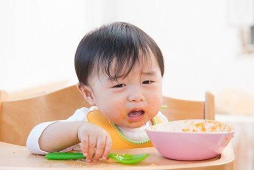 
Một vài trẻ kém hấp thu chất dinh dưỡng từ khi sinh ra nên tăng cân chậm
