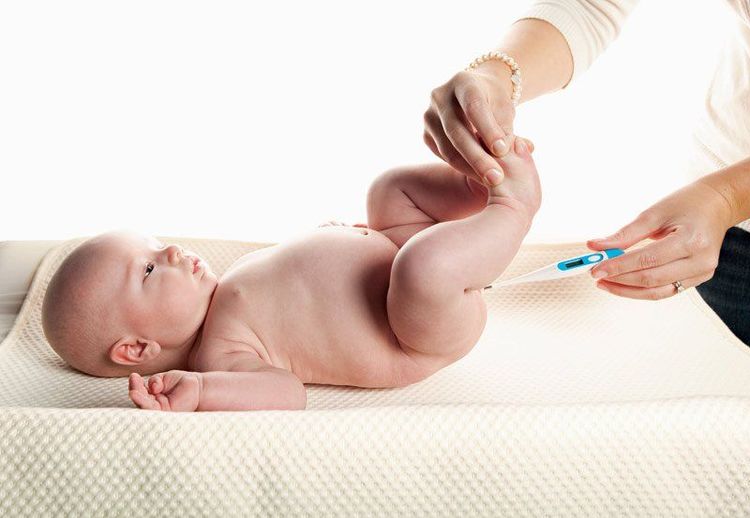 
Một số trẻ sơ sinh không ngại việc đo nhiệt độ qua trực tràng do đó quá trình đo có thể diễn ra suôn sẻ
