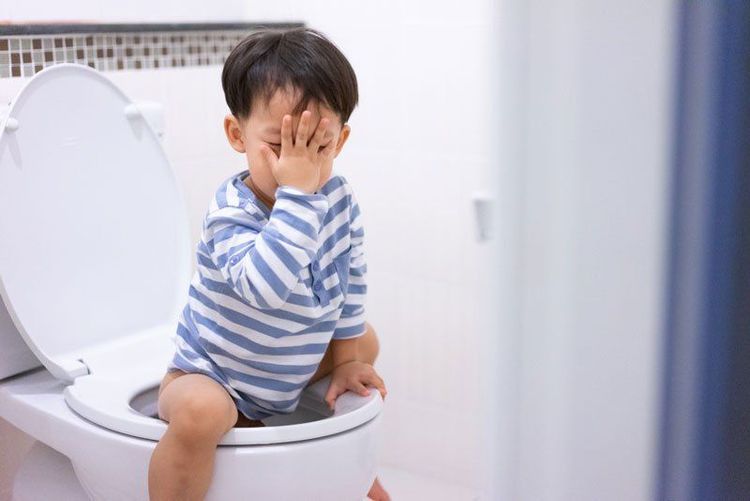 Trẻ bị táo bón nặng phải điều trị thế nào?