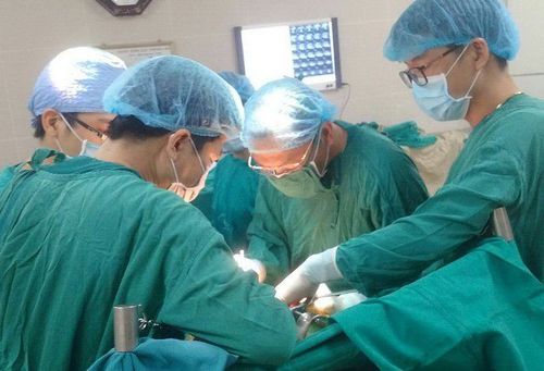 
Bệnh nhân có thể bị viêm ruột hoại tử trong chụp số hóa xóa nền và can thiệp mạch tá tụy
