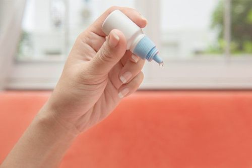 
Chảy nước vàng ở vành tai cần được thăm khám và điều trị theo chỉ dẫn của bác sĩ
