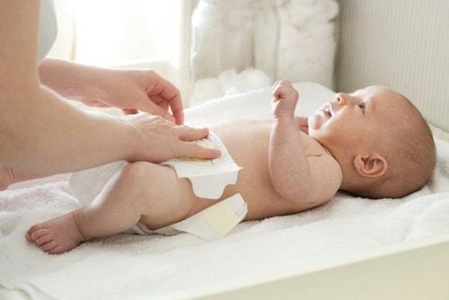 
Trẻ 6 tháng tuổi bị táo bón là tình trạng trẻ khó hoặc không đại tiện thường xuyên như bình thường
