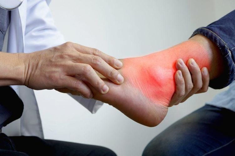 
Sưng mắt cá chân khi mang thai bạn nên đi khám bác sĩ
