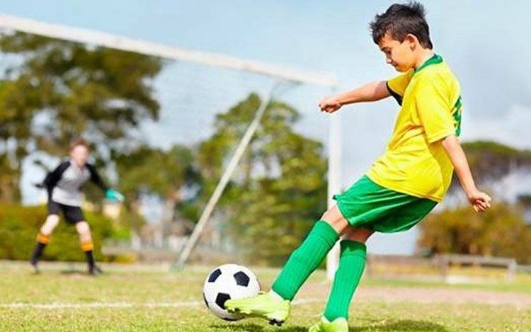 
Nói chuyện với con trẻ tuổi dậy thì về bộ môn thể thao yêu thích của chúng để gần gũi hơn
