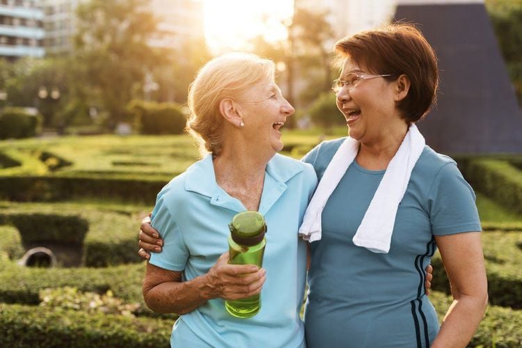 
Việc tìm bạn cho người già cũng như kết nối xã hội sẽ đem lại hạnh phúc
