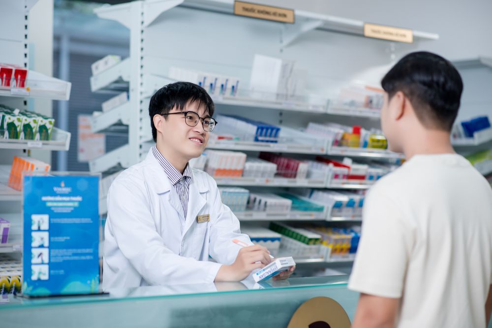 Bác sĩ có thể chỉ định bệnh nhân dùng thuốc giảm đau sau mổ u xơ tử cung. 