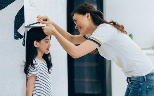 
Bố mẹ cao con thấp là tình trạng khiến nhiều bậc phụ huynh lo lắng
