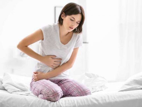 Đau quặn bụng nhiều trong thời kỳ kinh nguyệt là dấu hiệu nhận biết lạc nội mạc trong cơ tử cung