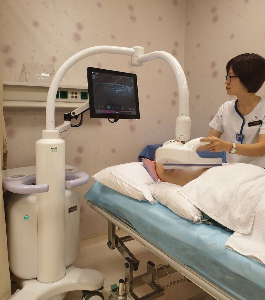 
Nếu nang vú nhỏ, người ta thường theo dõi và cho siêu âm lại mỗi 3 - 6 tháng

