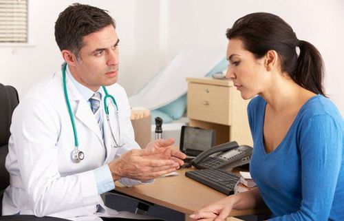 
Khi bị bí tiểu sau khi sinh, sản phụ nên đến gặp bác sĩ để được tư vấn đặt sonde tiểu

