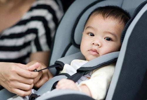 
Bạn có thể đánh lạc hướng trẻ giúp trẻ tránh bị say tàu xe
