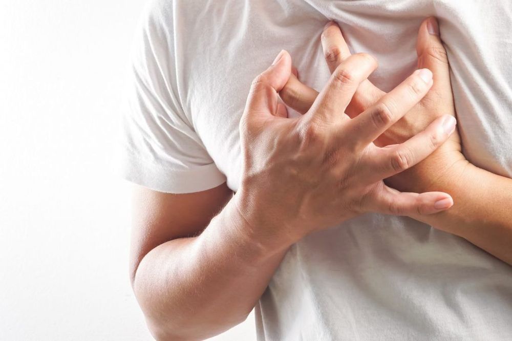 
Sau khi lấy đờm làm xét nghiệm nuôi cấy đờm, bạn có thể thấy khó chịu ở ngực

