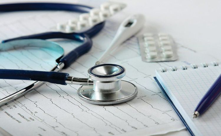 
Chuẩn bị dụng cụ và hồ sơ bệnh án cho người bệnh trước khi lấy máu
