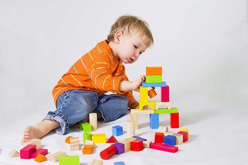 
Bé trai 20 tháng tuổi có nhiều sự thay đổi so với năm đầu đời
