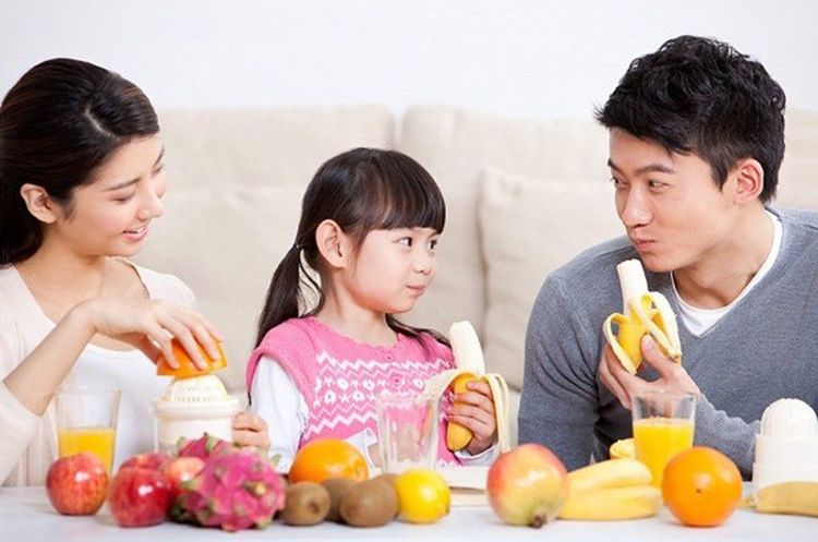 
Trẻ táo bón nên ăn nhiều rau và hoa quả có tác dụng nhuận tràng

