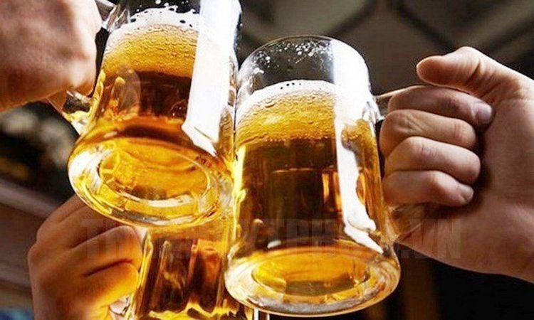 
Tác hại của rượu bia đối với thanh thiếu niên là rất lớn
