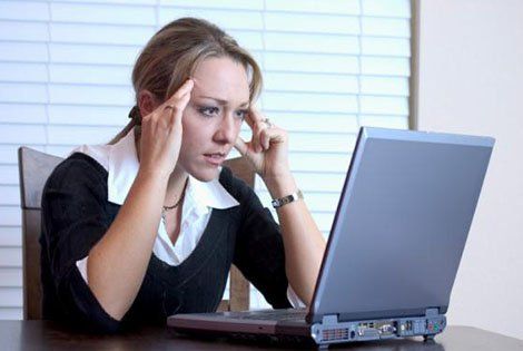
Giảm áng sáng máy tính cũng là một cách giúp giảm đau đầu nhanh chóng
