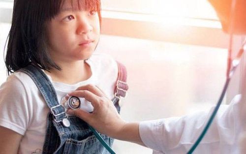 Bé gái 9 tuổi có kinh nguyệt có phải dậy thì sớm không?