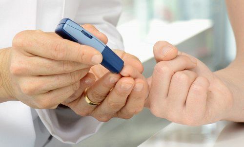 
Bệnh tiểu đường có thể khiến bạn cảm thấy đói, mệt mỏi hoặc cảm thấy khô miệng khát nước
