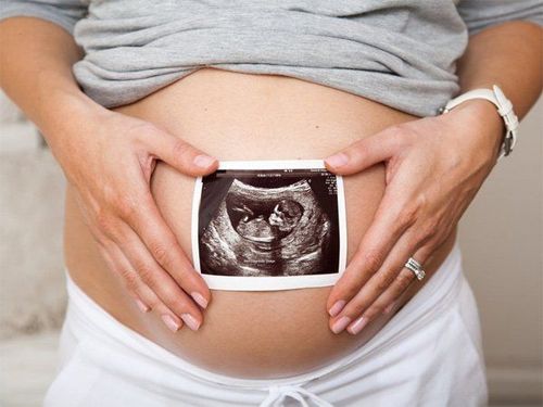 
Cần khám thai đúng định kỳ để đảm bảo sức khỏe cho cả mẹ và bé
