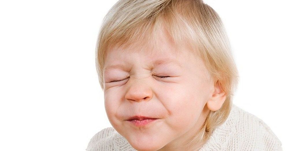 
Trẻ nháy mắt nhiều có thể do các vấn đề của giác mạc
