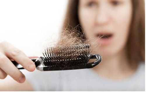 
Rụng tóc là tác dụng phụ thường gặp của hóa trị liệu
