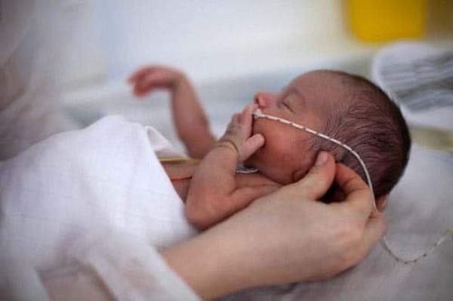 
Viêm phổi nặng là nguyên nhân thường gặp nhất gây suy hô hấp giảm oxy
